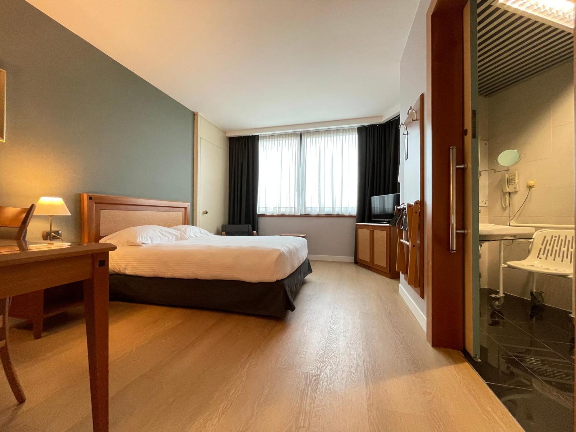 Standard Double Room Disability Access